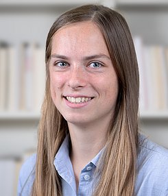 Frau  Nora Kersting